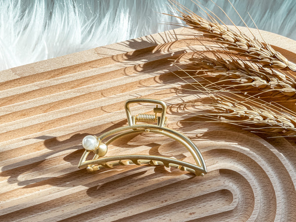 Crescent Calm Claw Hair Clip