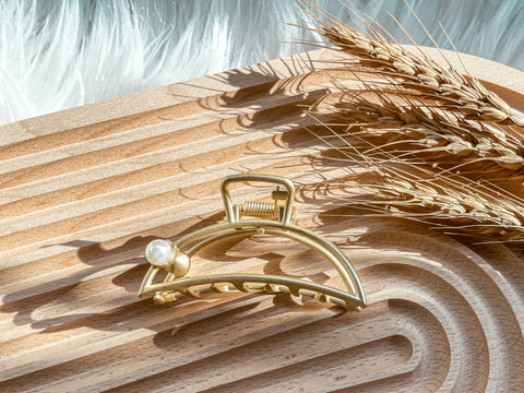 Crescent Calm Claw Hair Clip